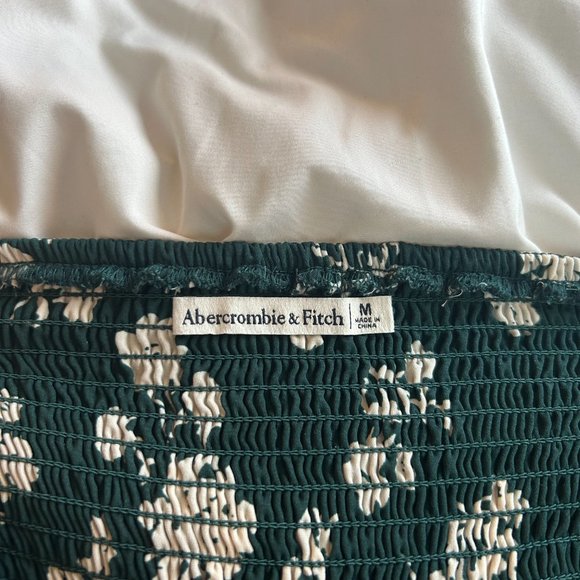 ABERCROMBIE AND FITCH - Green Floral Ruched Blouse (Size M - LIKE NEW) - Picture 2 of 6